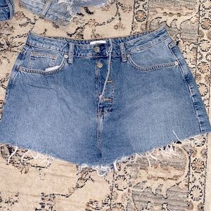 forever 21 shorts high rise size 31, missing button